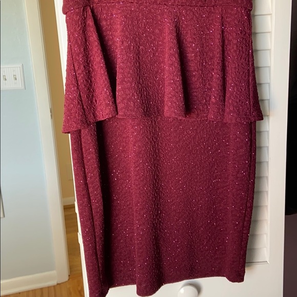Beautiful Sparkly Maroon Burgundy Fitted Dress - Picture 2 of 8